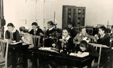 1957 -1960 - МЕДВЕДЕВСКАЯ ГИМНАЗИЯ