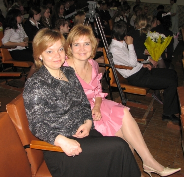 25 мая 2010 г  Ольга Анатольевна и Елена Николаевна - МЕДВЕДЕВСКАЯ ГИМНАЗИЯ