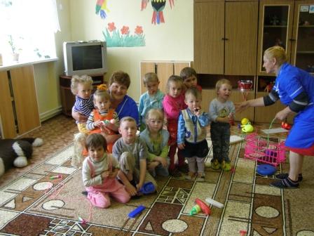 наши детки с воспитателем - Муниципальное общеобразовательное учреждение Перовская средняя общеобразовательная школа