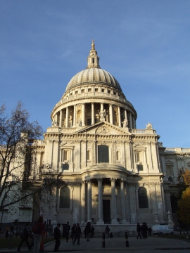 6.All queens and kings were crowned here: a.St.Pauls Cathedral b. Westmister Abbey c. Buckingham Pal -   